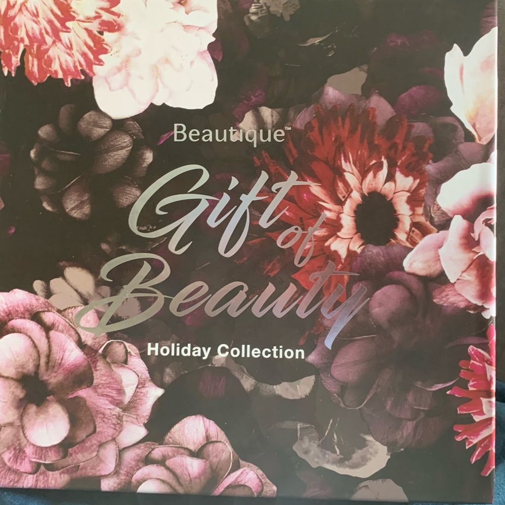 Beautique Gift of Beauty Holiday Collection